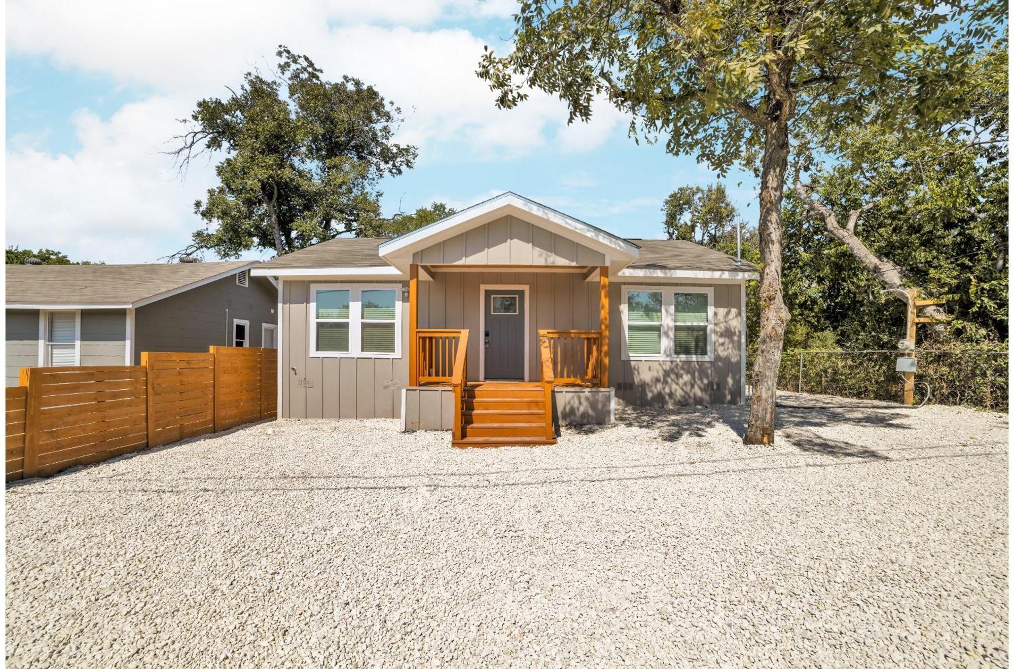 Spacious Homey 4br3ba Wamenities Near Downtown *